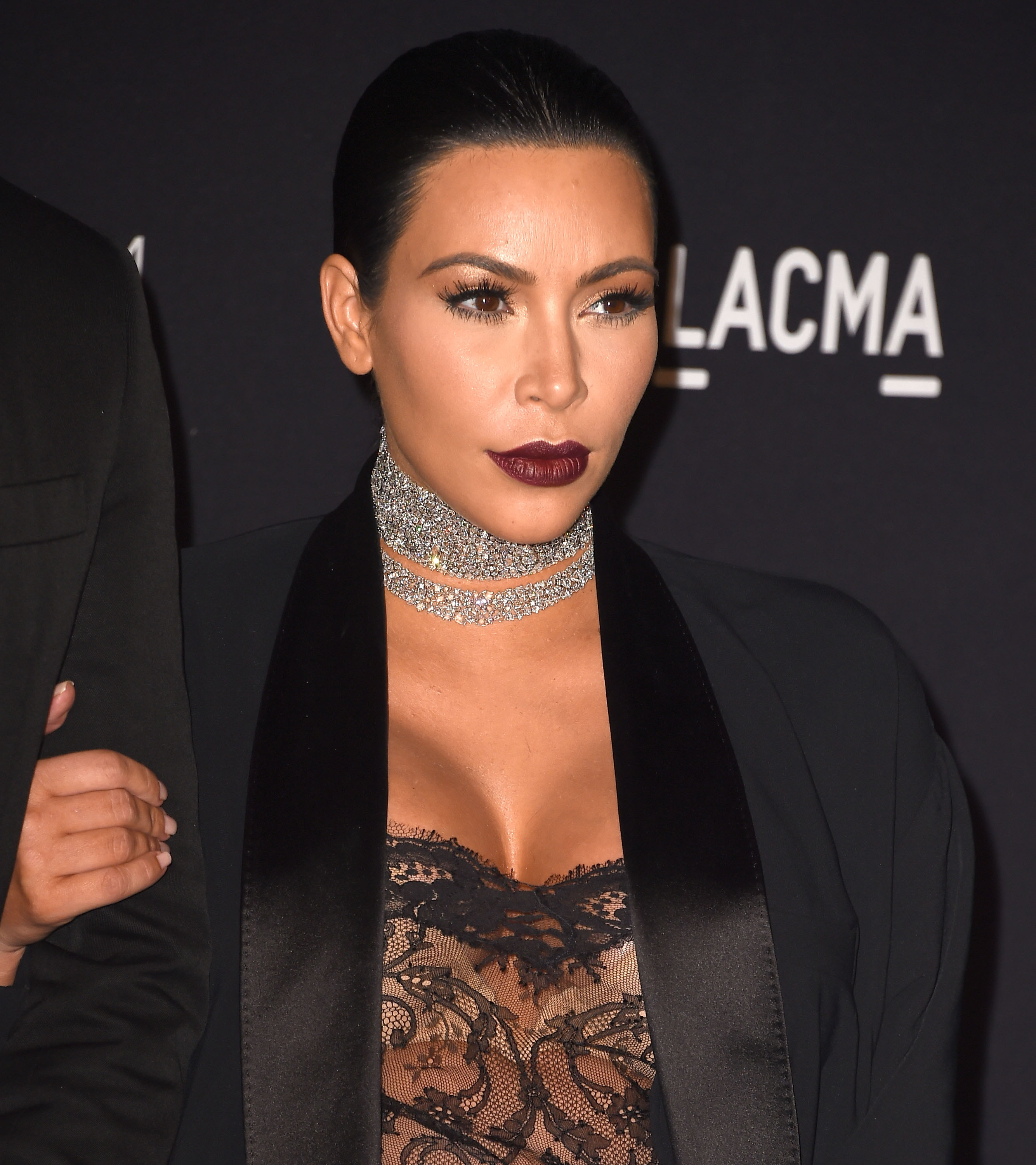 Jennifer Lawrence & Kim Kardashian: A Must Watch - xdigef8