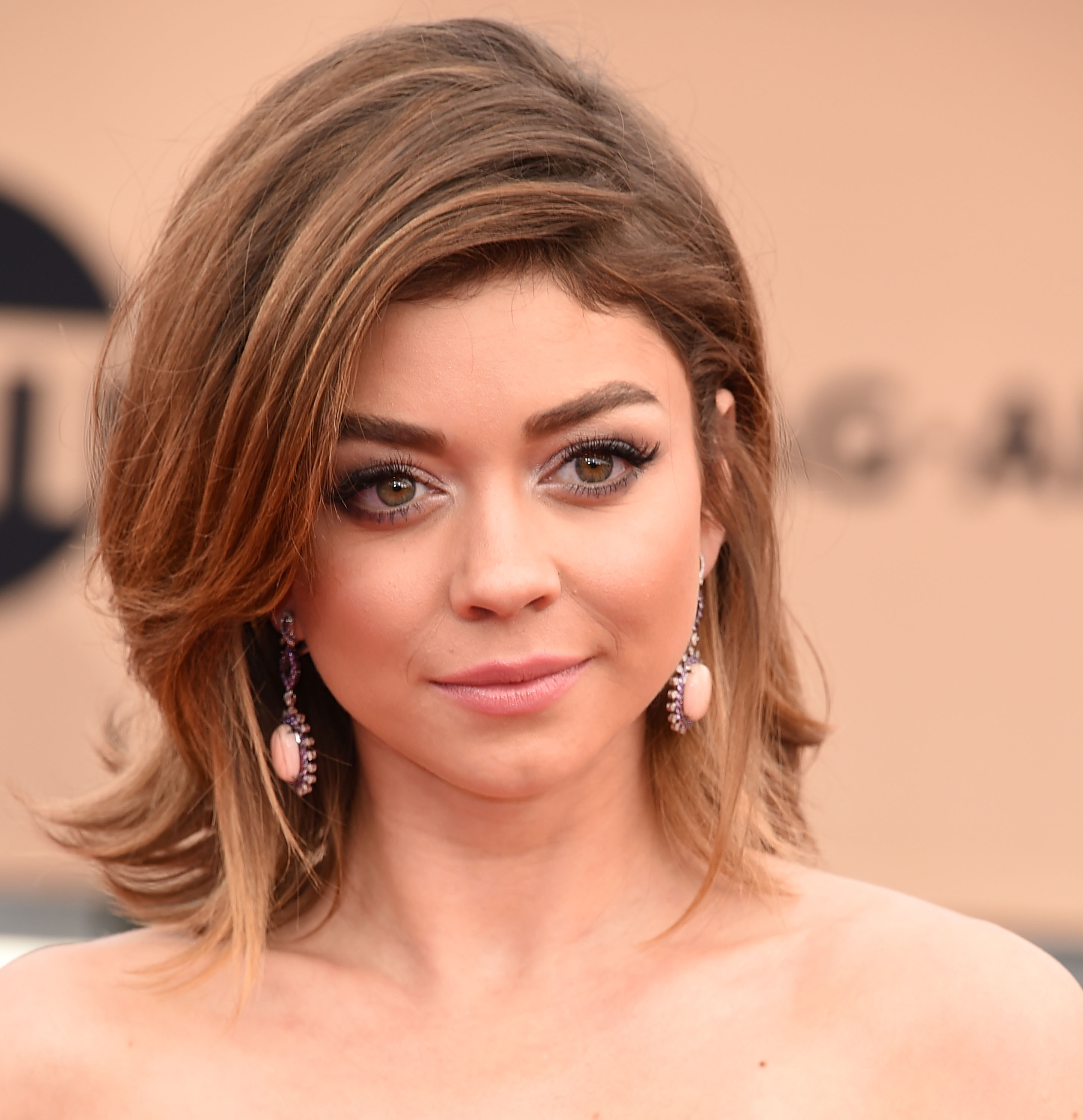Sarah Hyland Faces Criticism Over Nude Photo - k2i3kwz