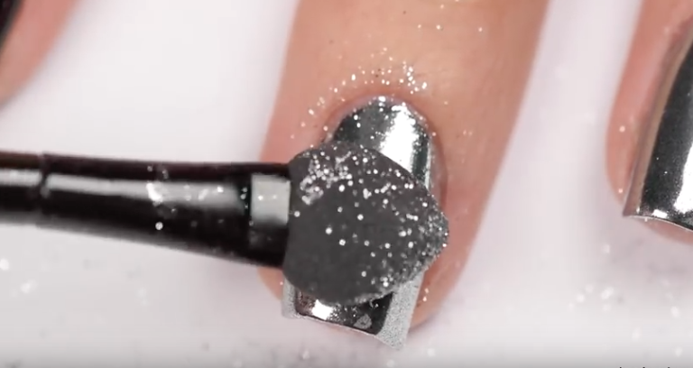 Ma Beauty This Viral Nail Tutorial Proves You Can Create The Mirror Ma Beauty This Viral Nail Tutorial Proves You Can Create The Mirror Manicure Of Your Dreams Using A Marker