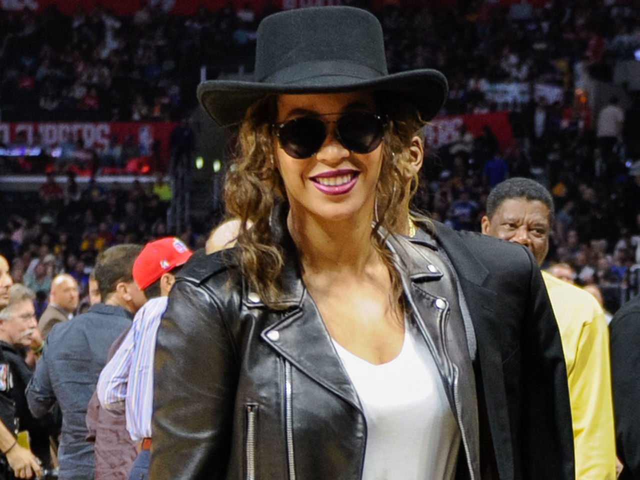 Beyonce 2014 Vma Feminist VMA Show Stopper: Beyoncé Reigns As Queen